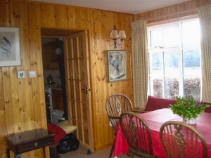 Kyle Cottage - The Garden & Dining Room