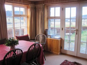 Kyle Cottage - The garden room & dining room